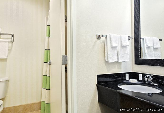 Fairfield Inn And Suites Mobile Room photo